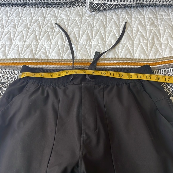 Lululemon athletic men’s pants sz L gently used - Picture 10 of 10